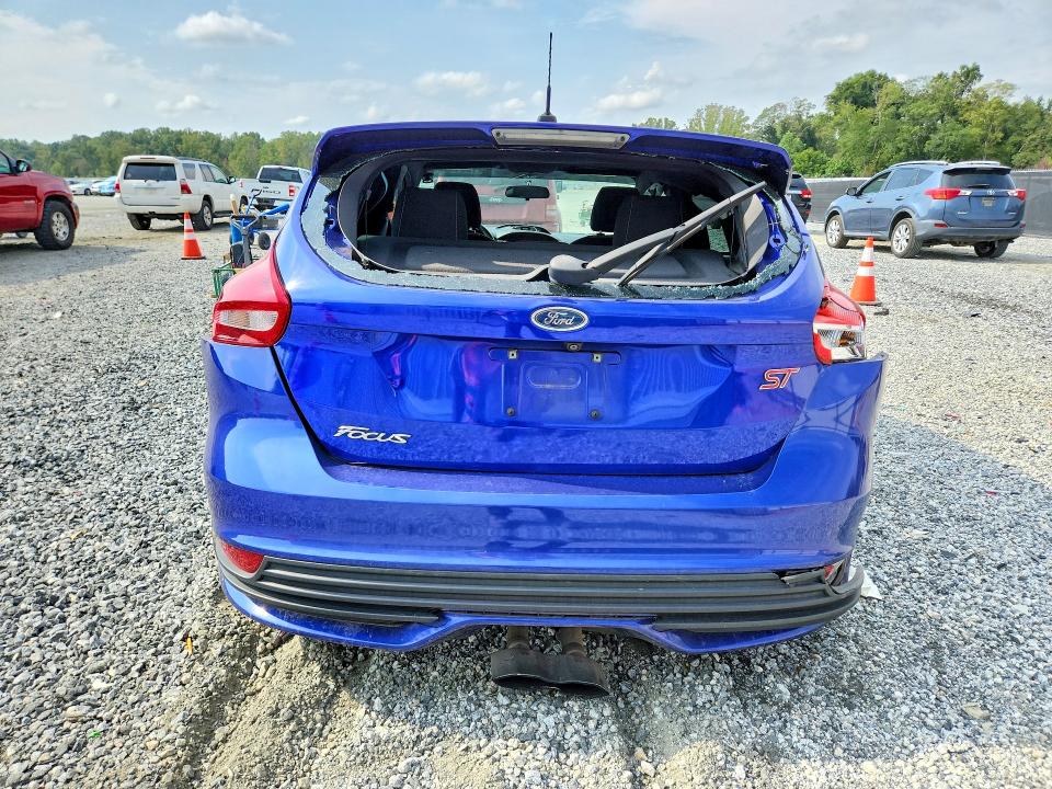 Foto 6 de la subasta – 2015 FORD FOCUS con VIN 1FADP3L91FL246397