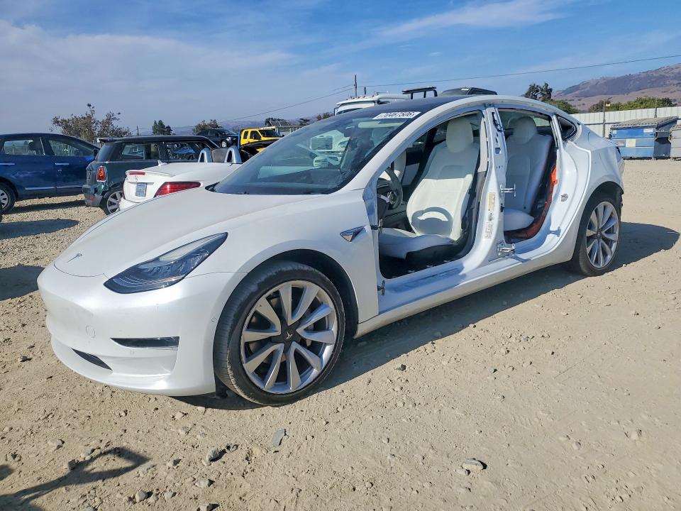 TESLA MODEL 3 2020 with VIN 5YJ3E1EB4LF640474 - Photo from auction