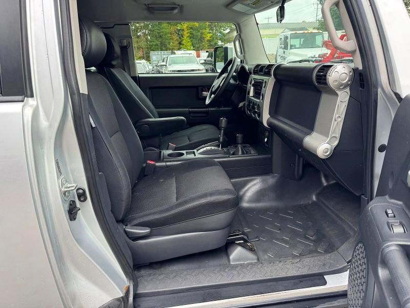 Снимка 10 от търг – 2008 TOYOTA FJ CRUISER с VIN JTEBU11F48K023704