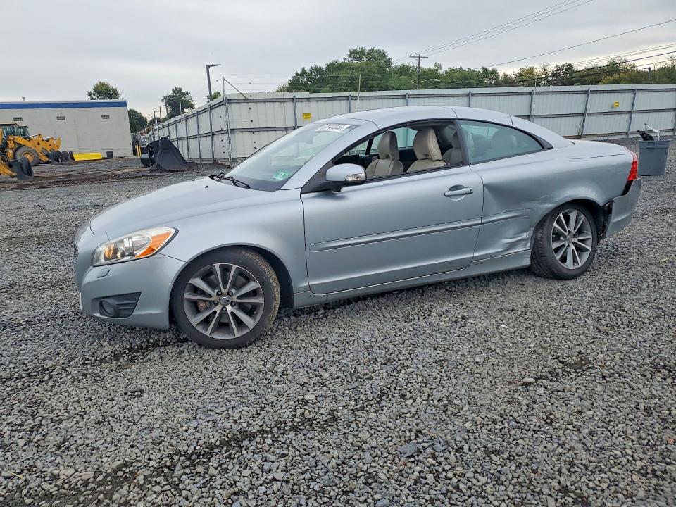 VOLVO C70 2011 with VIN YV1672MC4BJ109879 - Photo from auction