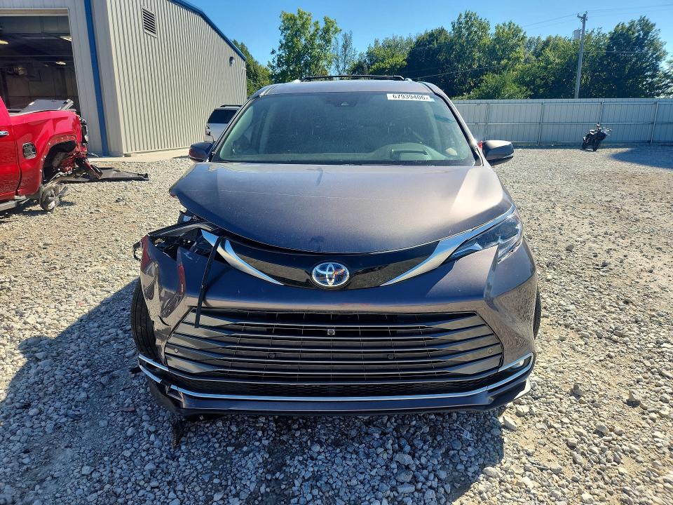 Photo 5 from auction – 2024 TOYOTA SIENNA with VIN 5TDERKEC3RS187402