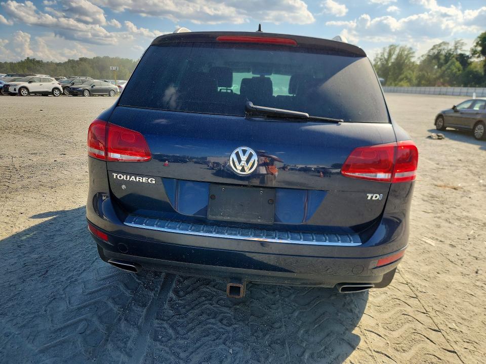 Снимка 6 от търг – 2014 VOLKSWAGEN TOUAREG с VIN WVGEP9BP1ED014940