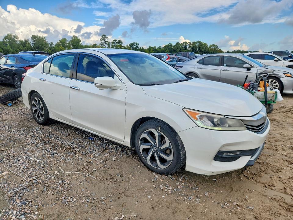 Photo 4 from auction – 2016 HONDA ACCORD with VIN 1HGCR2F78GA205655