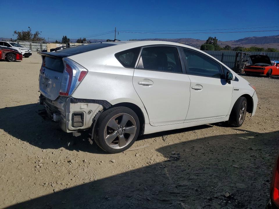 Photo 3 from auction – 2013 TOYOTA PRIUS with VIN JTDKN3DU7D1650081