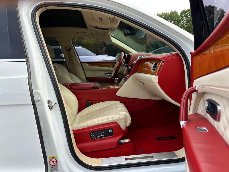 Снимка 7 от търг – 2017 BENTLEY BENTAYGA с VIN SJAAC2ZV0HC015180