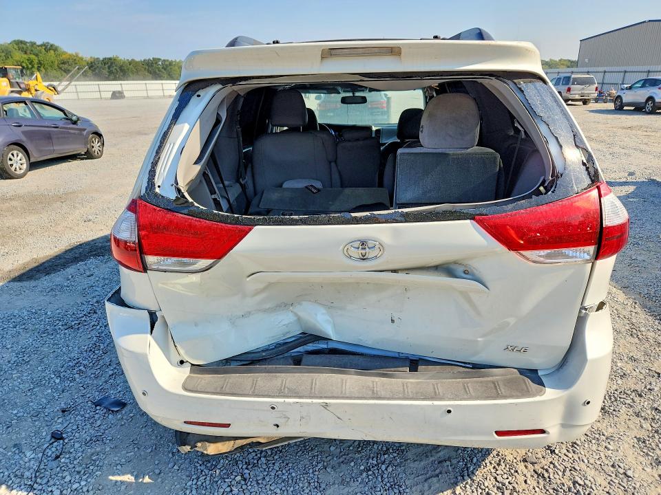 Photo 6 from auction – 2017 TOYOTA SIENNA with VIN 5TDYZ3DC6HS845376
