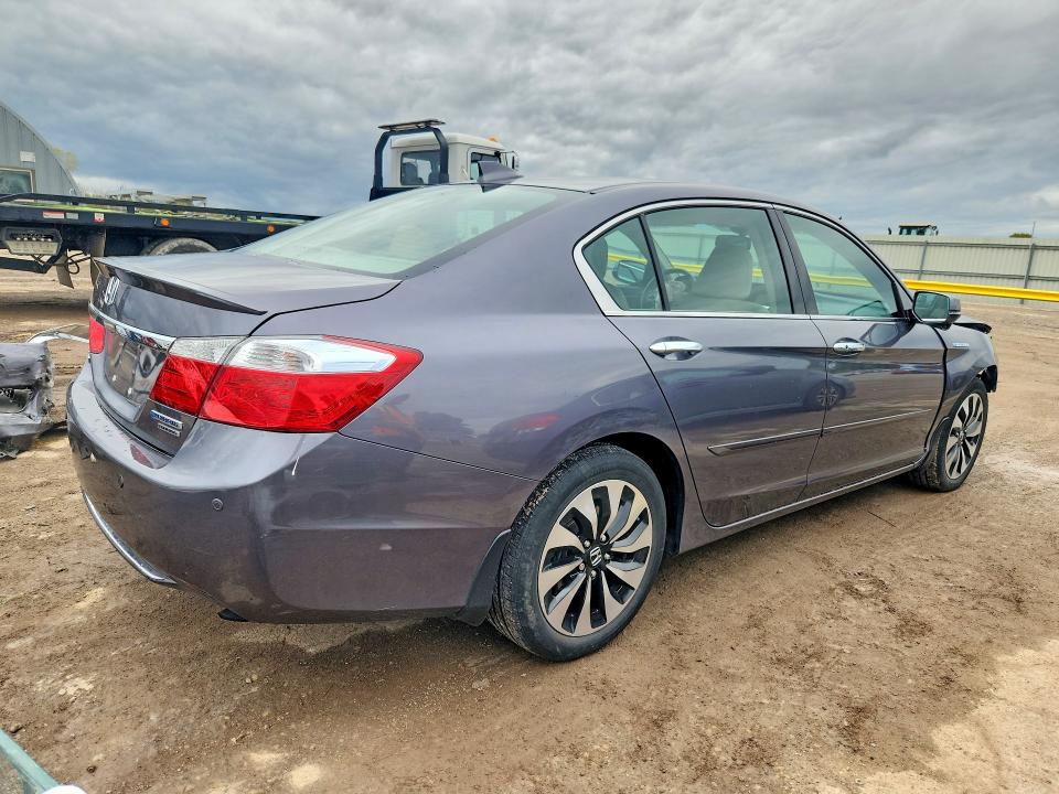 Photo 3 from auction – 2014 HONDA ACCORD with VIN 1HGCR6F75EA001030