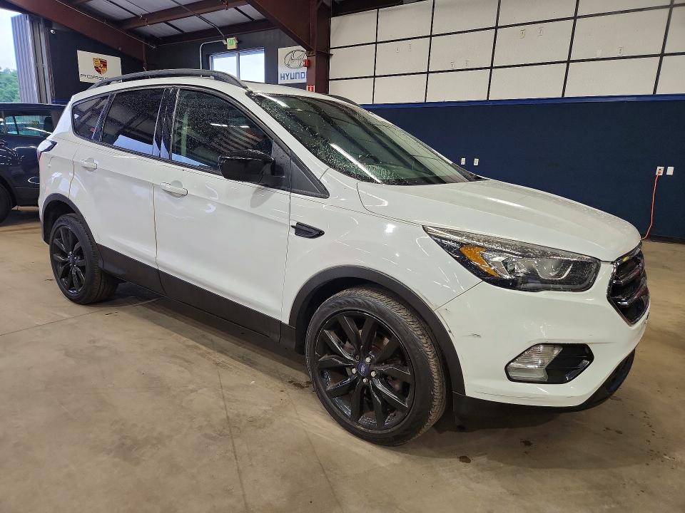 Photo 4 from auction – 2017 FORD ESCAPE with VIN 1FMCU9G99HUD98979