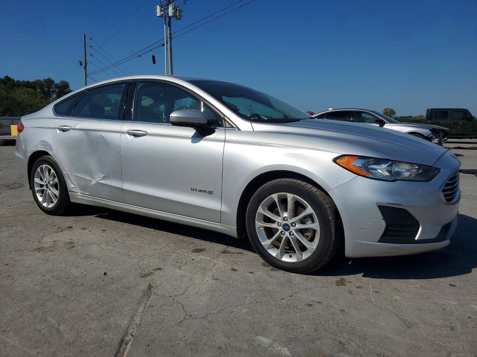 Foto 4 de la subasta – 2019 FORD FUSION con VIN 3FA6P0LU6KR131446