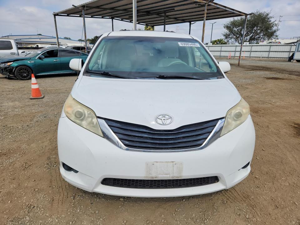 Photo 5 from auction – 2013 TOYOTA SIENNA with VIN 5TDKK3DC3DS323311