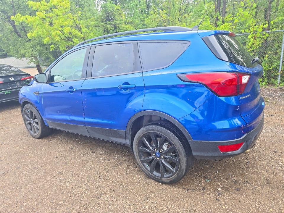 Photo 2 from auction – 2019 FORD ESCAPE with VIN 1FMCU9GD4KUC11188
