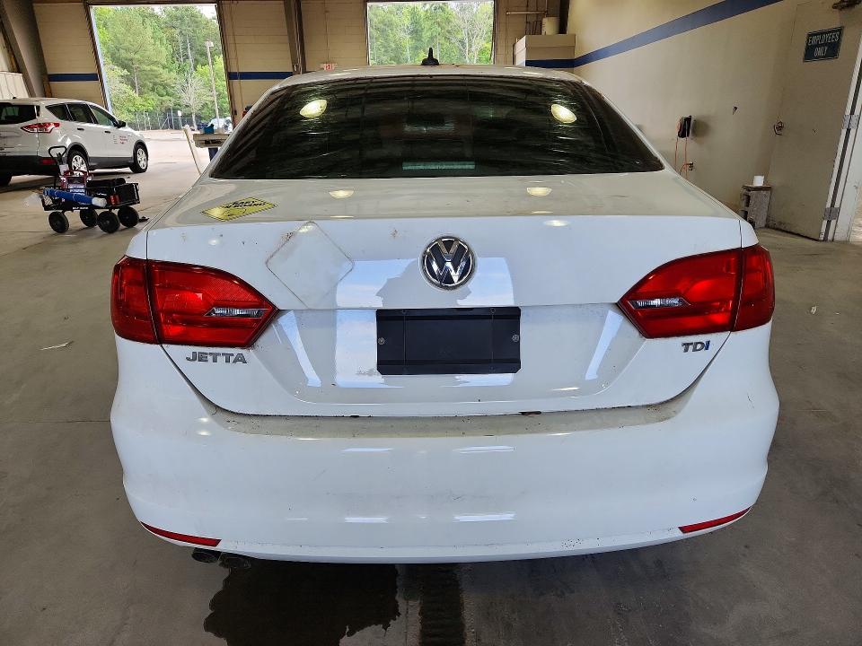 Photo 6 from auction – 2014 VOLKSWAGEN JETTA with VIN 3VWLL7AJ3EM374253