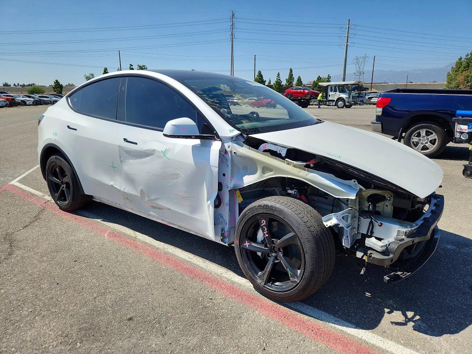 Фото 4 с аукциона – 2026 TESLA MODEL Y с VIN 7SAYGDEE3TF365842