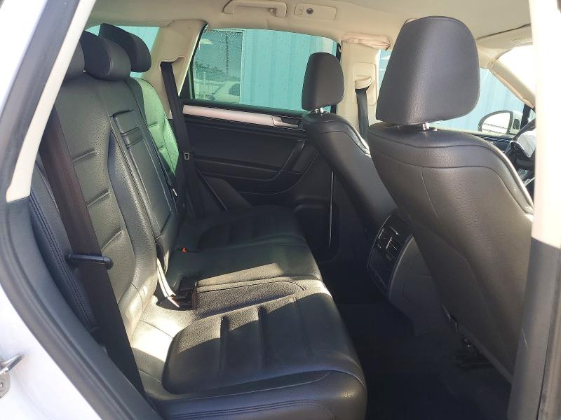Снимка 10 от търг – 2016 VOLKSWAGEN TOUAREG с VIN WVGEF9BPXGD011802