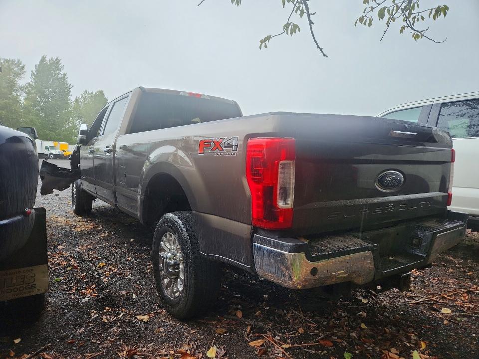 Photo 2 from auction – 2017 FORD F350 with VIN 1FT8W3BT2HEE84097
