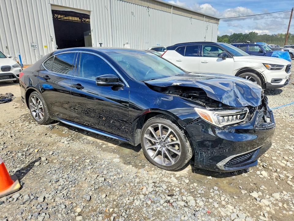 Снимка 4 от търг – 2018 ACURA TLX с VIN 19UUB2F54JA006391