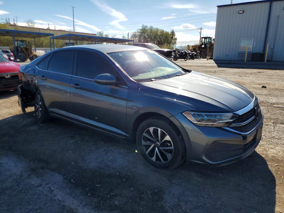 Снимка 4 от търг – 2024 VOLKSWAGEN JETTA с VIN 3VW5M7BU4RM081238