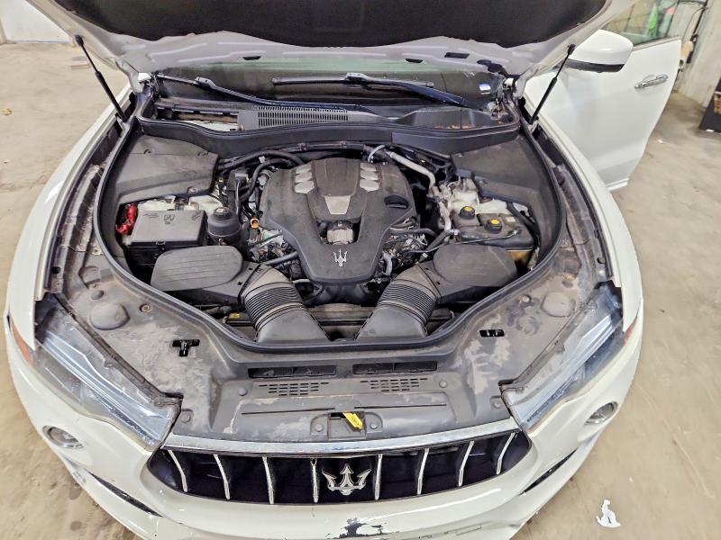 Photo 12 from auction – 2017 MASERATI LEVANTE with VIN ZN661XUL3HX264285