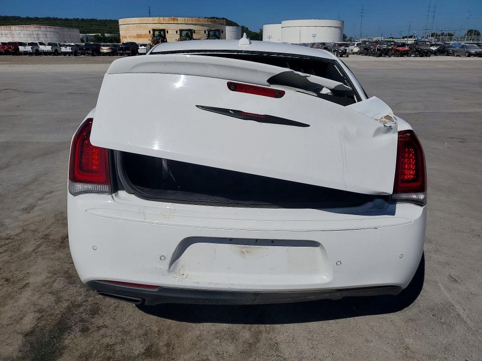 Фото 6 с аукциона – 2022 CHRYSLER 300 с VIN 2C3CCABTXNH121143