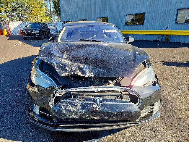 Foto 5 de la subasta – 2014 TESLA MODEL S con VIN 5YJSA1H14EFP50602