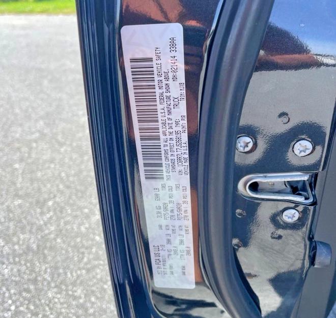 Photo 12 from auction – 2018 RAM 1500 with VIN 1C6RR7LT7JS268195