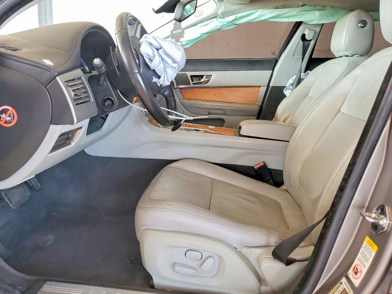 Zdjęcie 7 z aukcji – 2010 JAGUAR XF z VIN SAJWA0FA3AHR54334