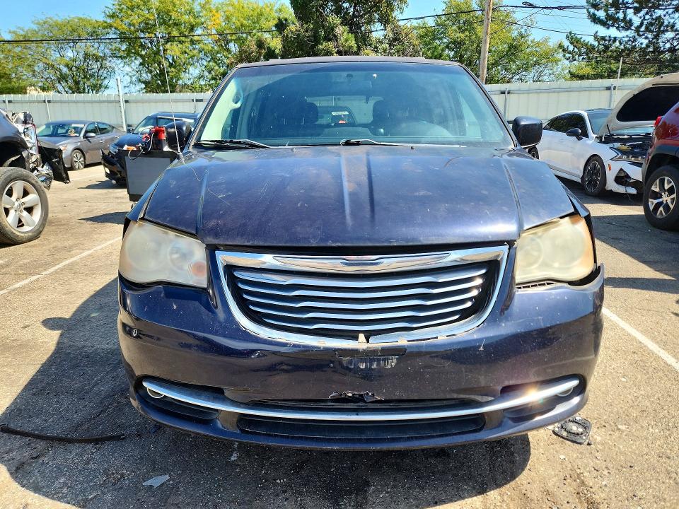 Photo 5 from auction – 2011 CHRYSLER TOWN & COUNTRY with VIN 2A4RR5DG9BR636985