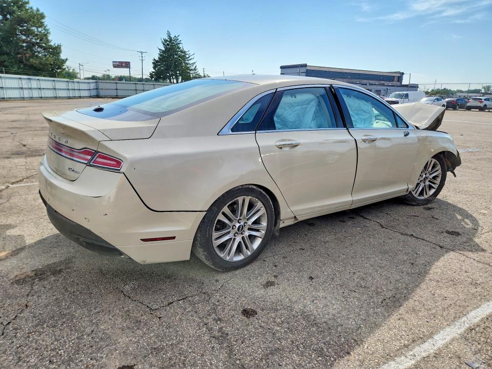 Photo 3 from auction – 2016 LINCOLN MKZ with VIN 3LN6L2G93GR629680