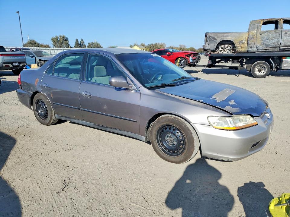 Photo 4 from auction – 2000 HONDA ACCORD with VIN 1HGCG164XYA017095