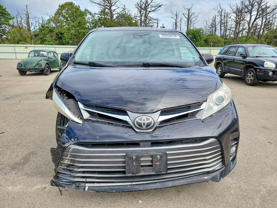 Photo 5 from auction – 2018 TOYOTA SIENNA with VIN 5TDYZ3DC0JS962022