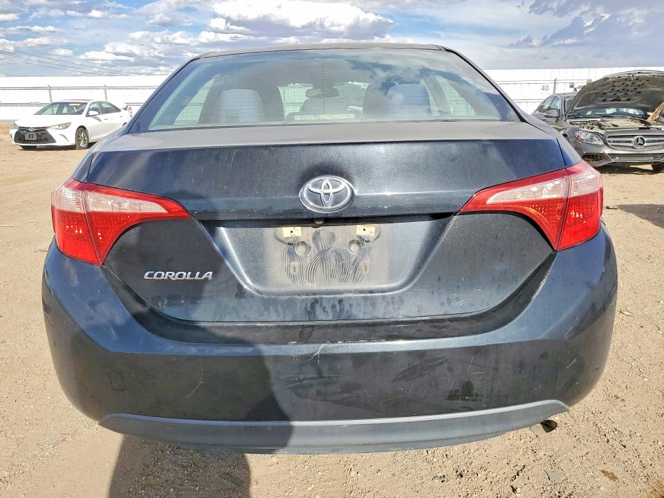 Снимка 6 от търг – 2018 TOYOTA COROLLA с VIN 5YFBURHE4JP833440