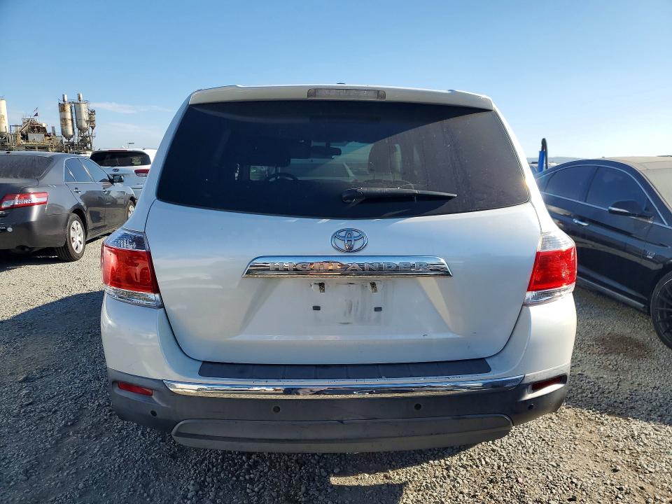 Photo 6 from auction – 2011 TOYOTA HIGHLANDER with VIN 5TDZA3EH5BS012911