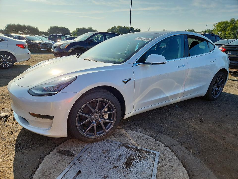 TESLA MODEL 3 2019 مع رقم تعريف المركبة 5YJ3E1EB1KF359554 - صورة من المزاد