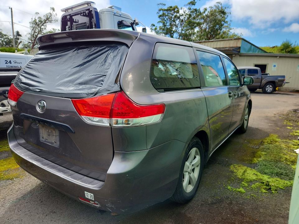 Photo 3 from auction – 2011 TOYOTA SIENNA with VIN 5TDZK3DCXBS040755