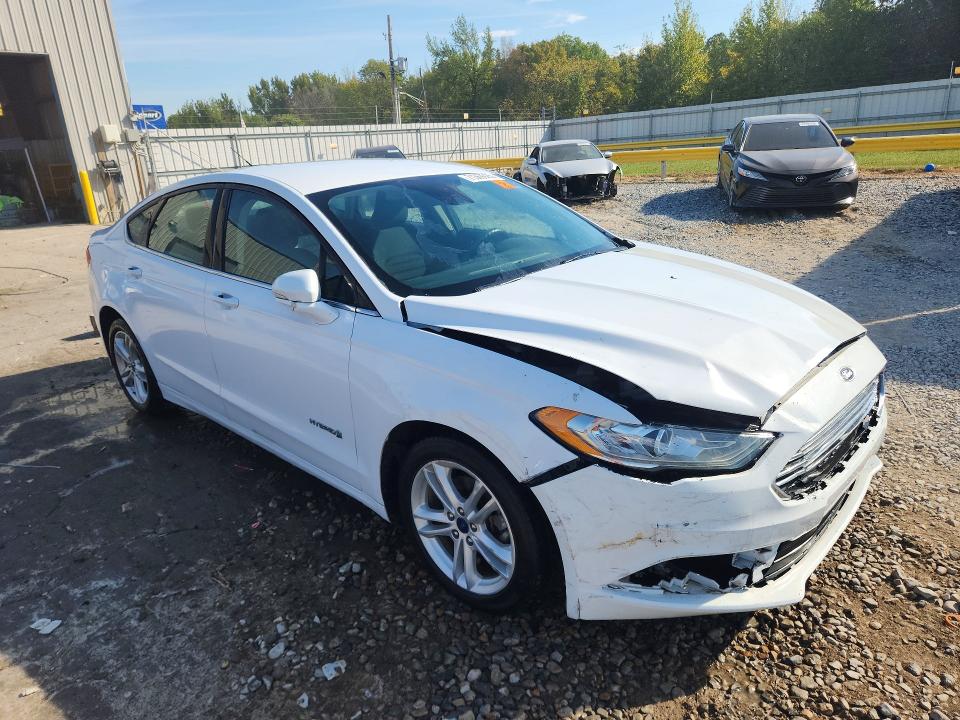 Photo 4 from auction – 2018 FORD FUSION with VIN 3FA6P0LU7JR221140