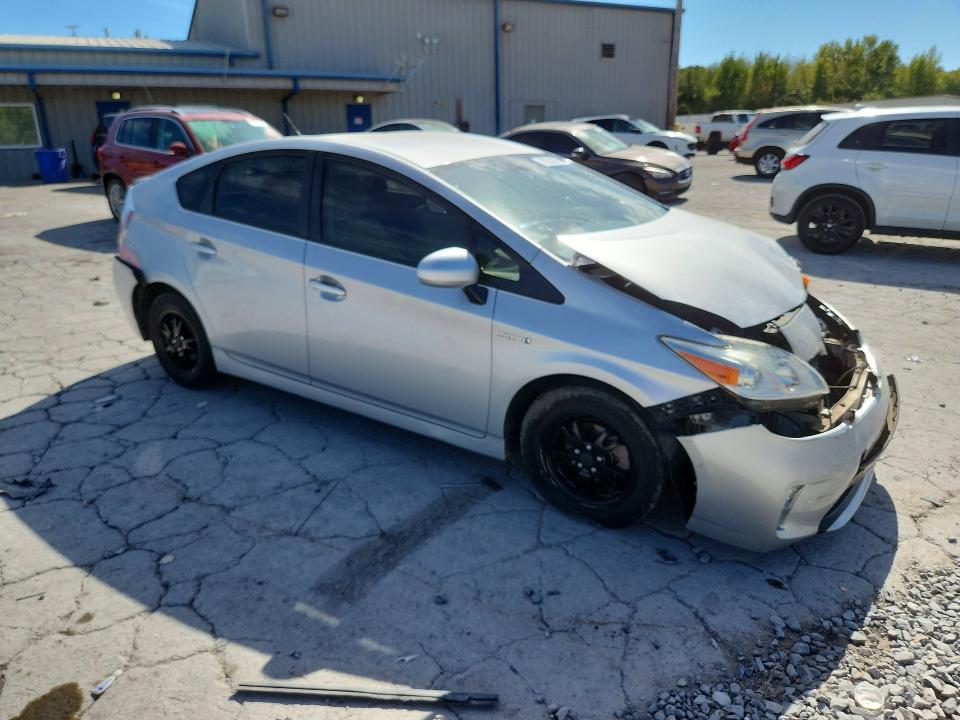 Снимка 4 от търг – 2013 TOYOTA PRIUS с VIN JTDKN3DU0D5601698