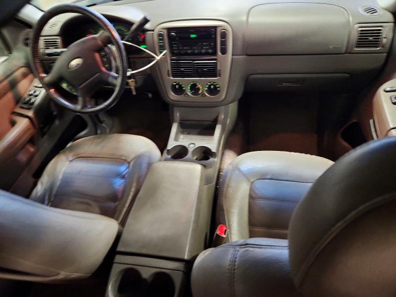 Photo 8 from auction – 2005 FORD EXPLORER with VIN 1FMZU63K95UA07214