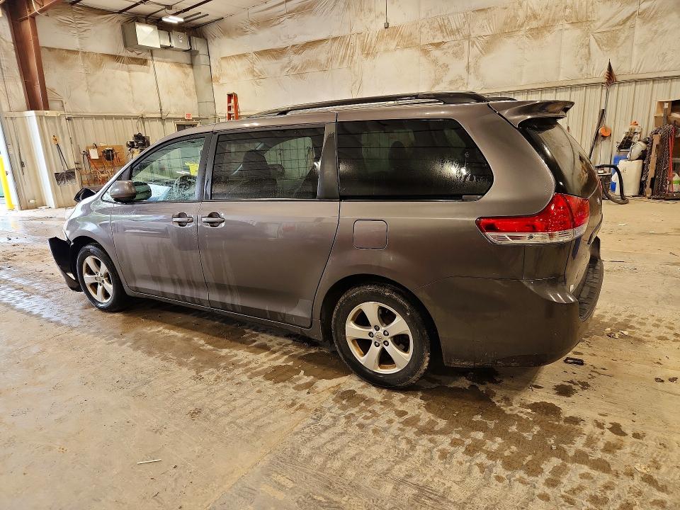 Foto 2 de la subasta – 2012 TOYOTA SIENNA con VIN 5TDKK3DC4CS200423