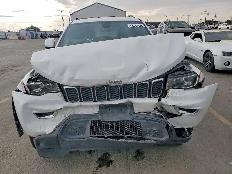 Photo 5 from auction – 2017 JEEP GRAND CHEROKEE with VIN 1C4RJFAG9HC816007