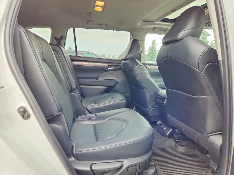 Zdjęcie 11 z aukcji – 2023 TOYOTA HIGHLANDER HYBRID z VIN 5TDXBRCH9PS119896