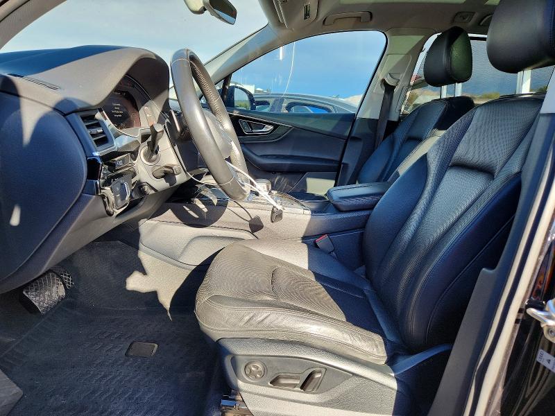 Foto 7 de la subasta – 2017 AUDI Q7 con VIN WA1LAAF79HD000453