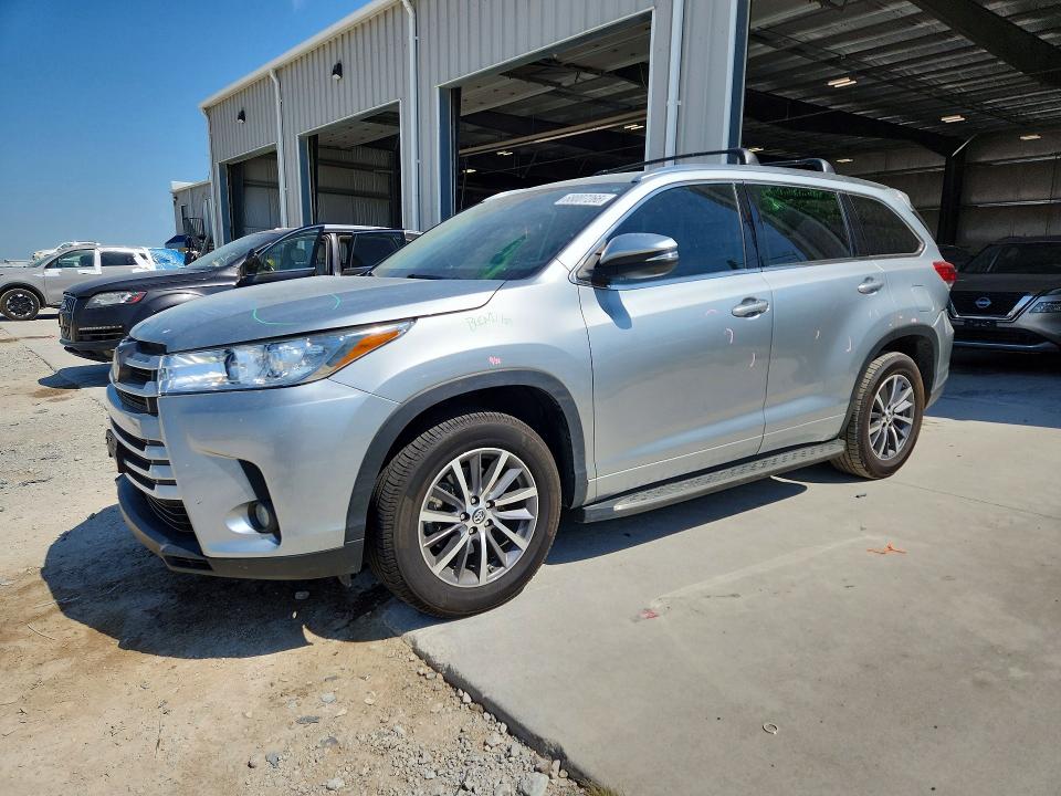 TOYOTA HIGHLANDER 2018 с VIN 5TDKZRFH2JS271446 - Снимка от търг