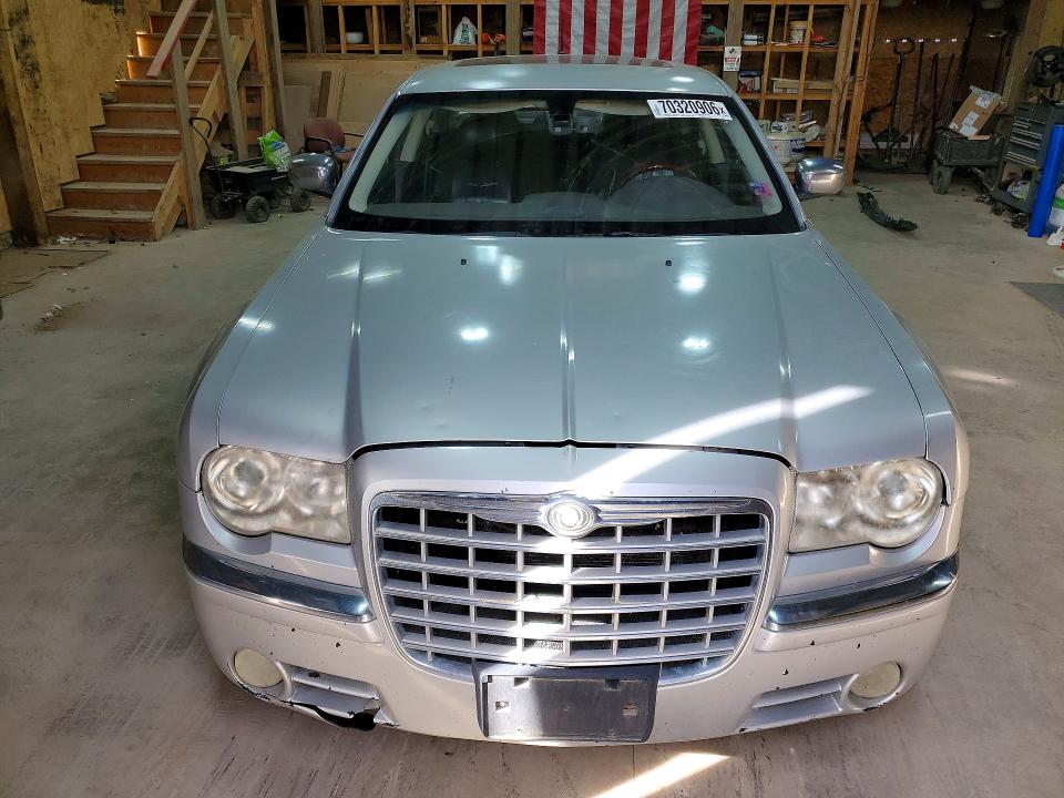 Photo 5 from auction – 2008 CHRYSLER 300C with VIN 2C3KA63H98H209873