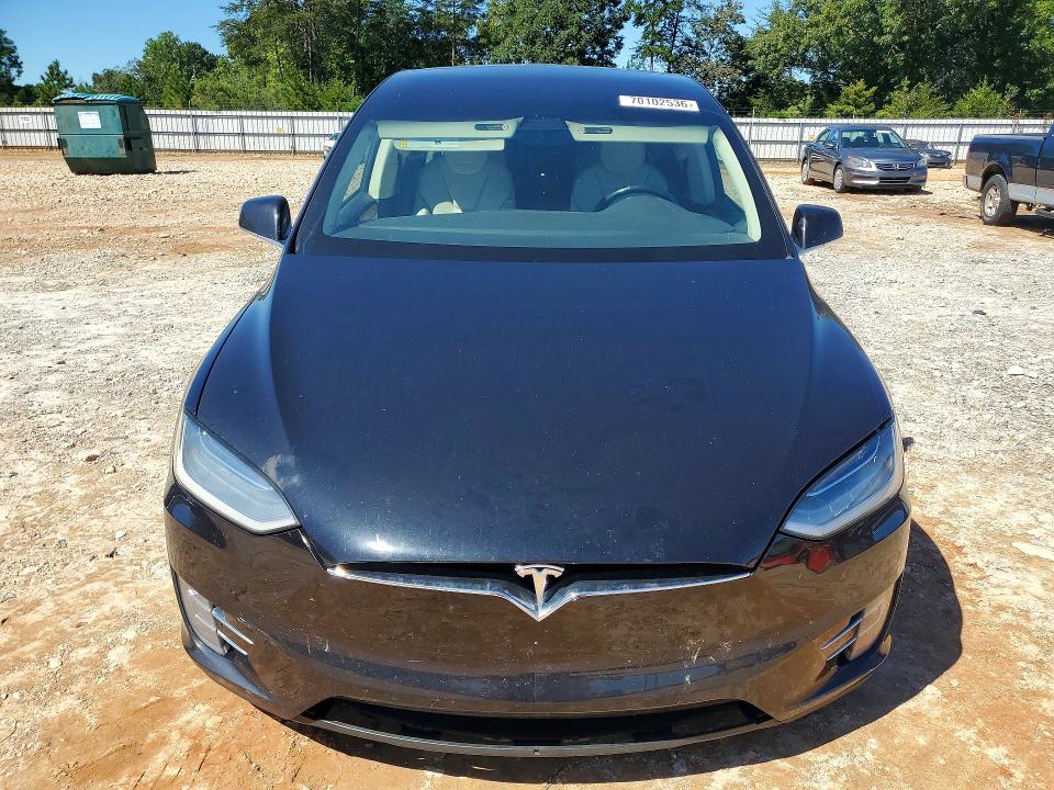 Снимка 5 от търг – 2018 TESLA MODEL X с VIN 5YJXCBE25JF121914