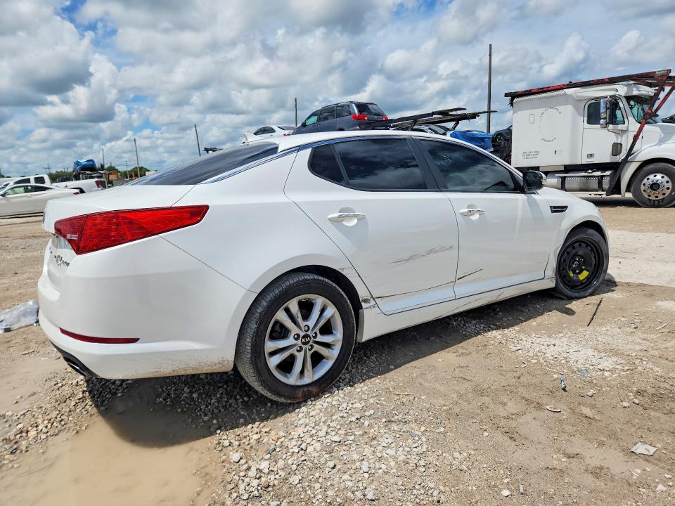 Photo 3 from auction – 2011 KIA OPTIMA with VIN KNAGN4A63B5142131