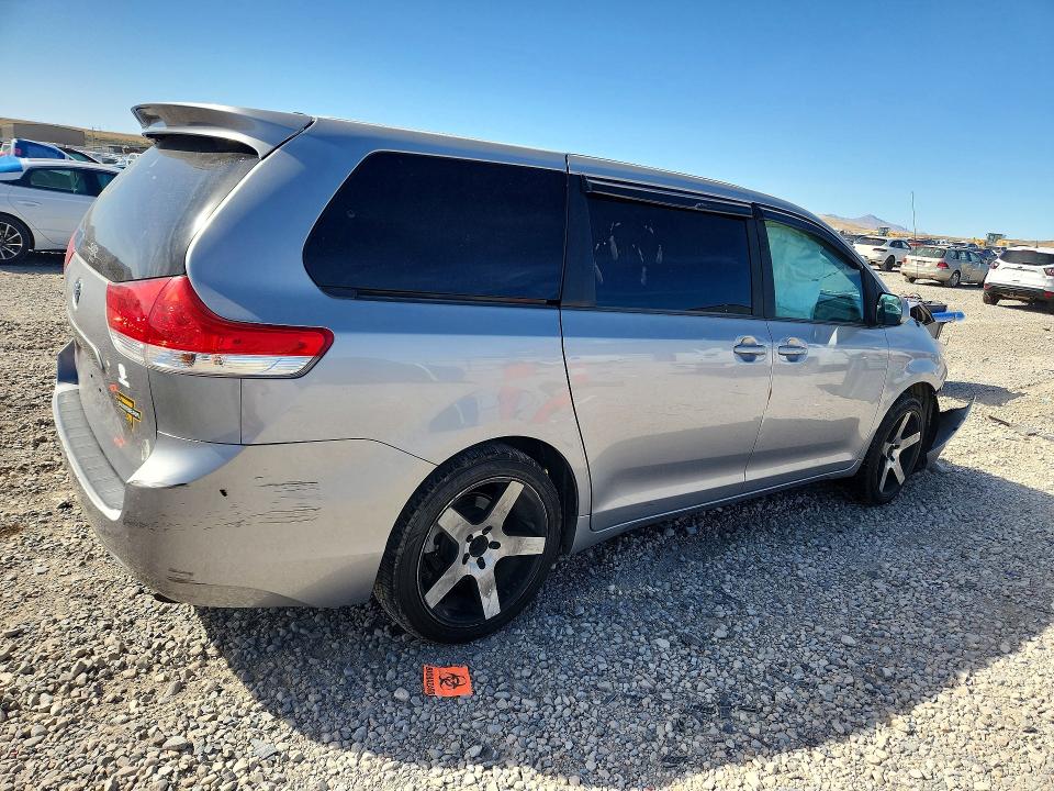 Photo 3 from auction – 2012 TOYOTA SIENNA with VIN 5TDKA3DC1CS015121