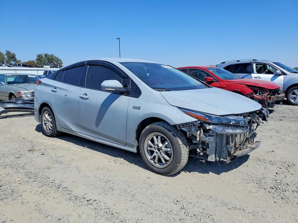 Photo 4 from auction – 2019 TOYOTA PRIUS PRIME with VIN JTDKARFP0K3117397
