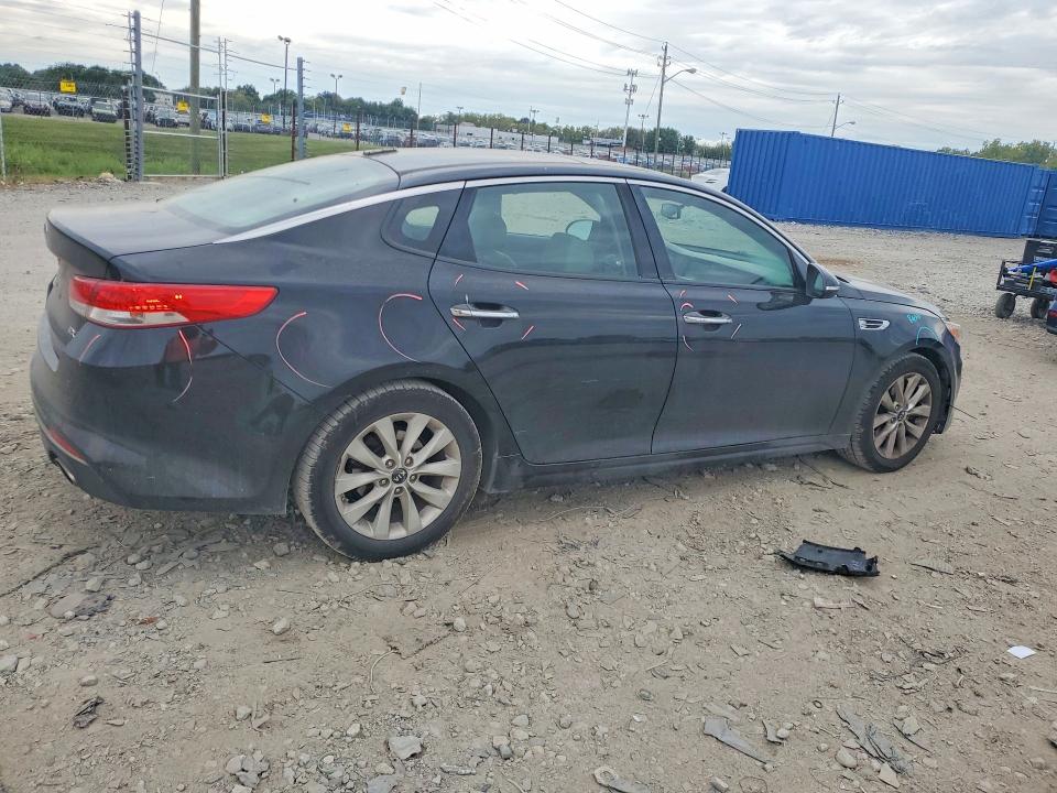 Фото 3 с аукциона – 2016 KIA OPTIMA с VIN 5XXGU4L30GG010231