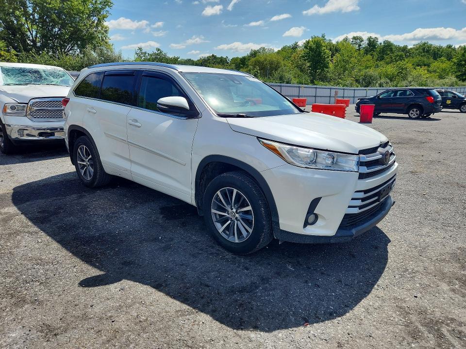 Снимка 4 от търг – 2018 TOYOTA HIGHLANDER с VIN 5TDJZRFH4JS880887