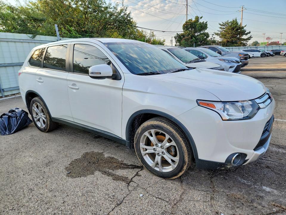 Photo 4 from auction – 2015 MITSUBISHI OUTLANDER with VIN JA4AZ3A33FZ008371
